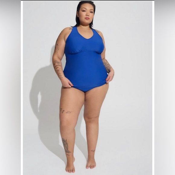 Torrid Wireless Racerback Tankini & Ultra High-Rise Swim Bottom set - Picture 2 of 11